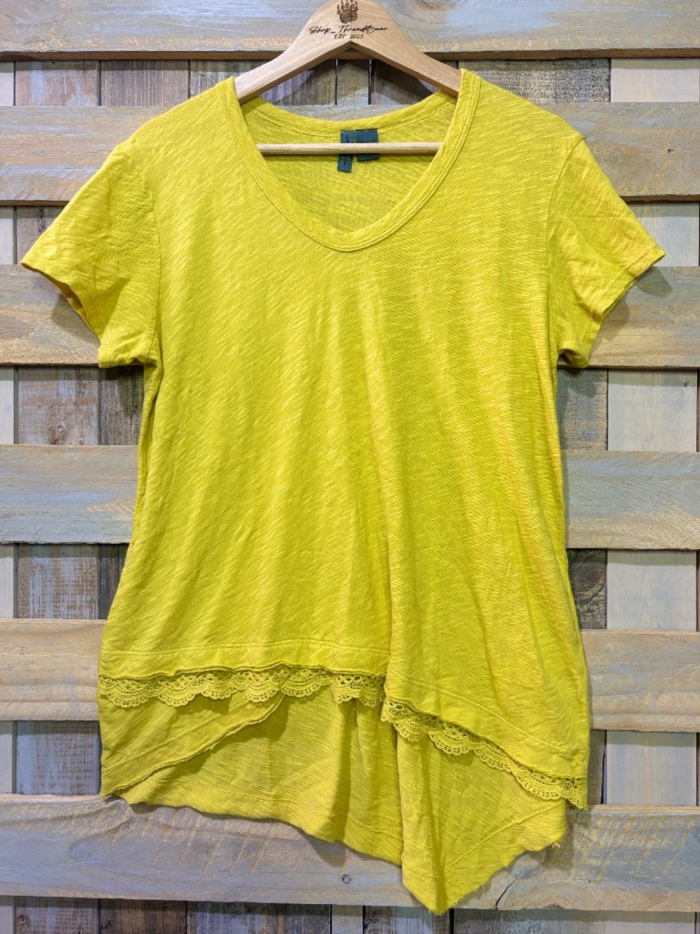 EUC {Left of Center · Anthro} 100% Cotton Asymmetrical Yellow V Lace Tee | Small